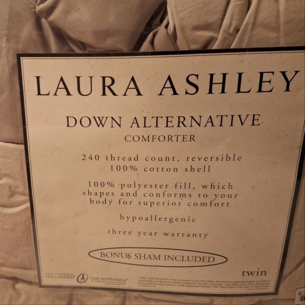 LAURA ASHLEY DOWN ALTERNATIVE COMFORTER TWIN